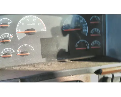 VOLVO VNL GAUGE CLUSTER
