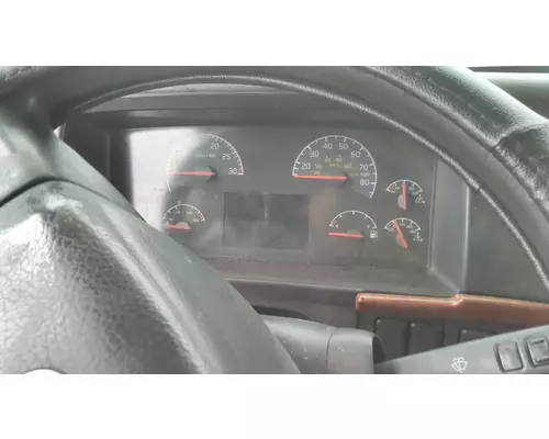 VOLVO VNL GAUGE CLUSTER