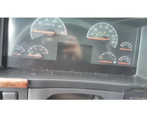 VOLVO VNL GAUGE CLUSTER