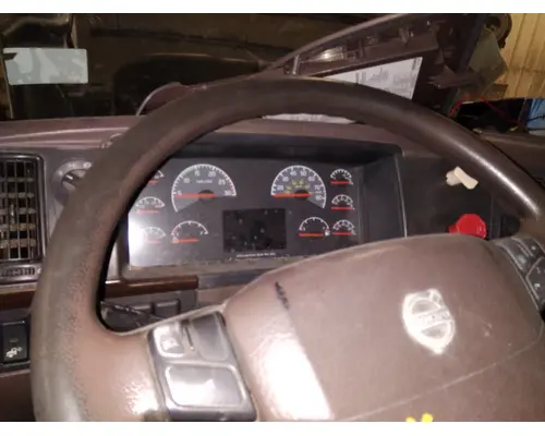 VOLVO VNL GAUGE CLUSTER
