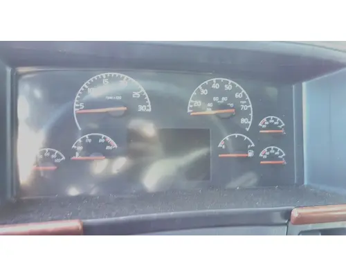 VOLVO VNL GAUGE CLUSTER