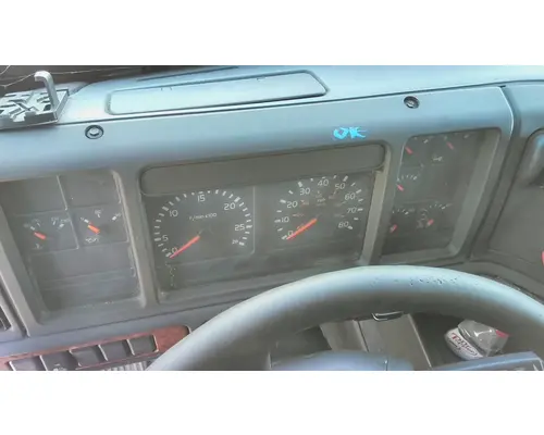 VOLVO VNL GAUGE CLUSTER