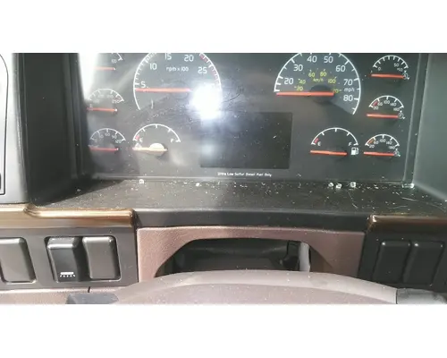 VOLVO VNL GAUGE CLUSTER