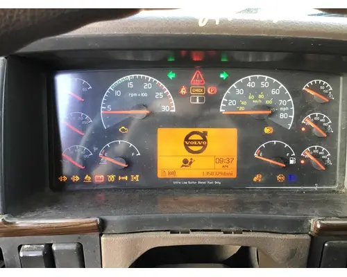 VOLVO VNL GAUGE CLUSTER
