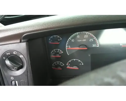 VOLVO VNL GAUGE CLUSTER