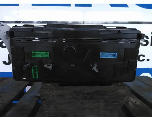 VOLVO VNL GAUGE CLUSTER