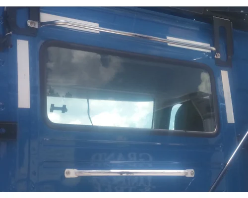 VOLVO VNL GLASS, BACK