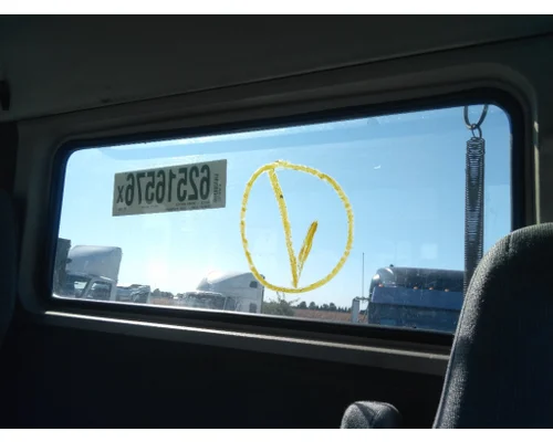 VOLVO VNL GLASS, BACK