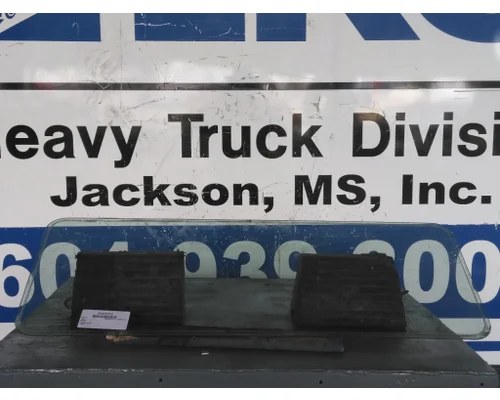 VOLVO VNL GLASS, BACK
