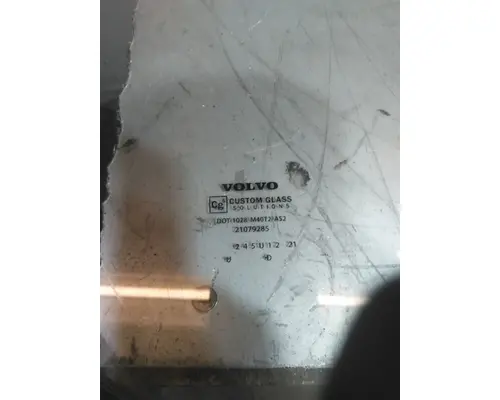 VOLVO VNL GLASS, DOOR, FRONT