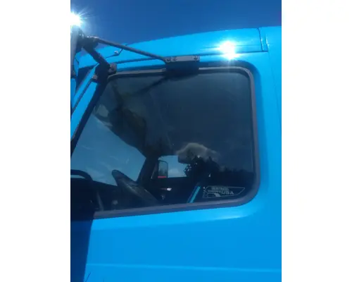 VOLVO VNL GLASS, DOOR, FRONT