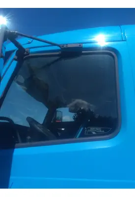 VOLVO VNL GLASS, DOOR, FRONT