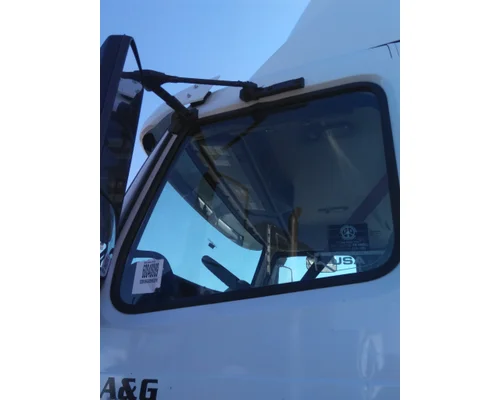 VOLVO VNL GLASS, DOOR, FRONT