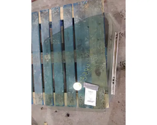 VOLVO VNL GLASS, DOOR, FRONT