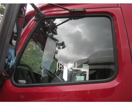 VOLVO VNL GLASS, DOOR, FRONT