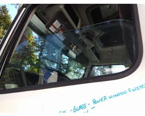 VOLVO VNL GLASS, DOOR, FRONT