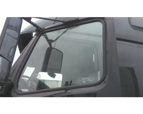 VOLVO VNL GLASS, DOOR, FRONT