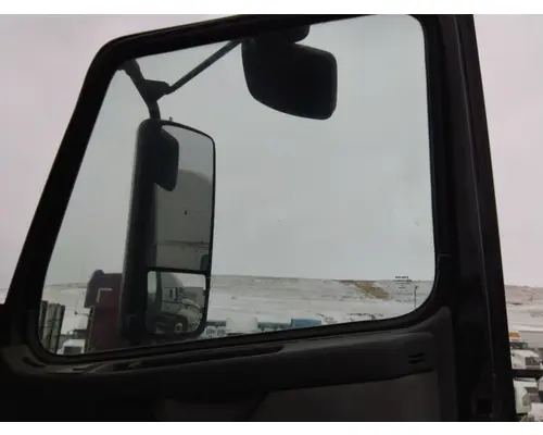 VOLVO VNL GLASS, DOOR, FRONT