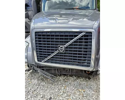 VOLVO VNL GRILLE