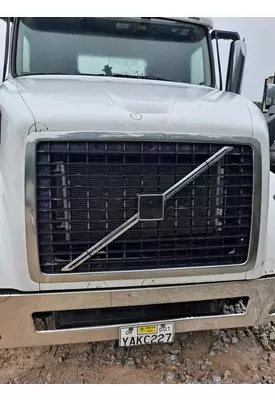 VOLVO VNL GRILLE