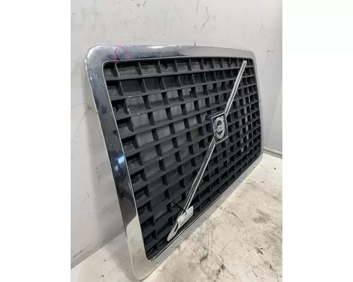 VOLVO VNL Grille