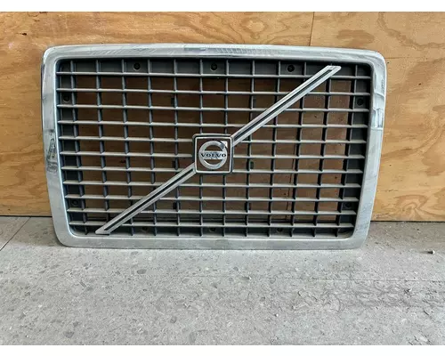 VOLVO VNL Grille