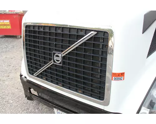 VOLVO VNL Grille