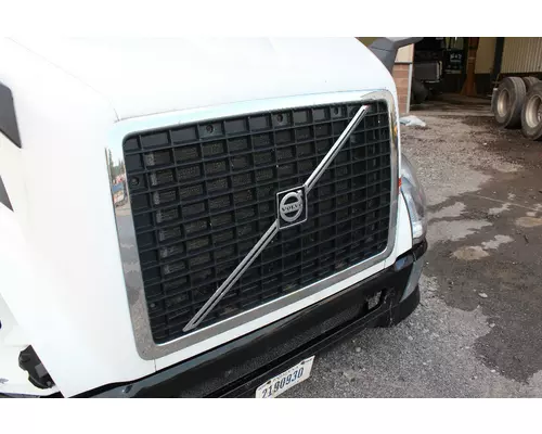 VOLVO VNL Grille