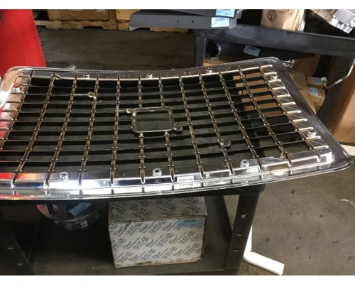 VOLVO VNL Grille