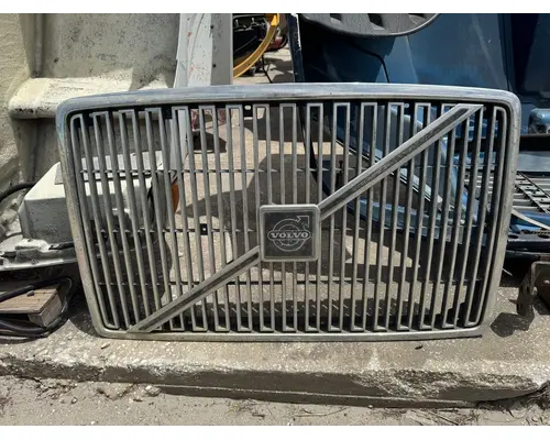 VOLVO VNL Grille