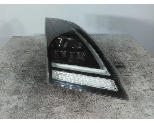 VOLVO VNL HEADLAMP ASSEMBLY