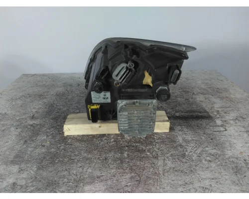 VOLVO VNL HEADLAMP ASSEMBLY