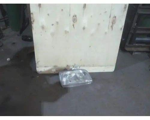 VOLVO VNL HEADLAMP ASSEMBLY