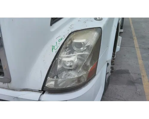 VOLVO VNL HEADLAMP ASSEMBLY