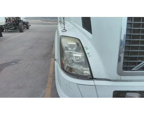 VOLVO VNL HEADLAMP ASSEMBLY