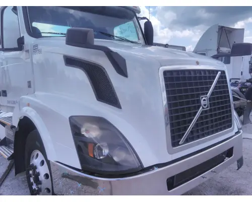 VOLVO VNL HOOD