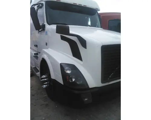 VOLVO VNL HOOD