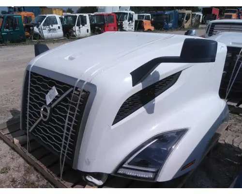 VOLVO VNL HOOD