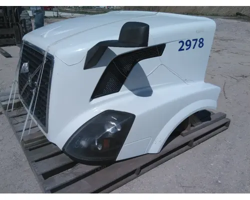 VOLVO VNL HOOD