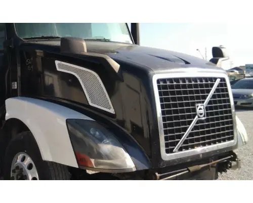 VOLVO VNL HOOD