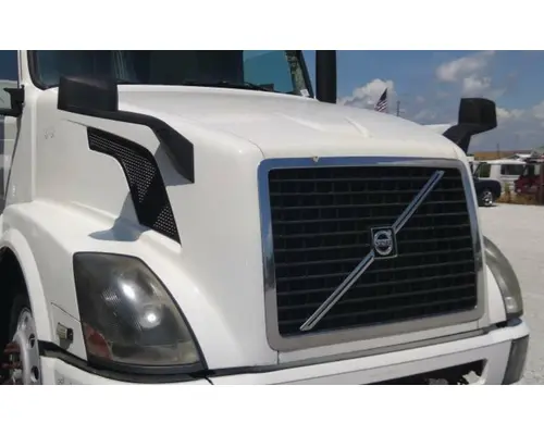 VOLVO VNL HOOD