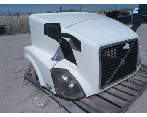 VOLVO VNL HOOD