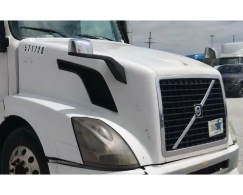 VOLVO VNL HOOD