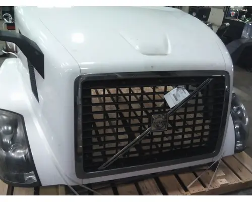 VOLVO VNL HOOD
