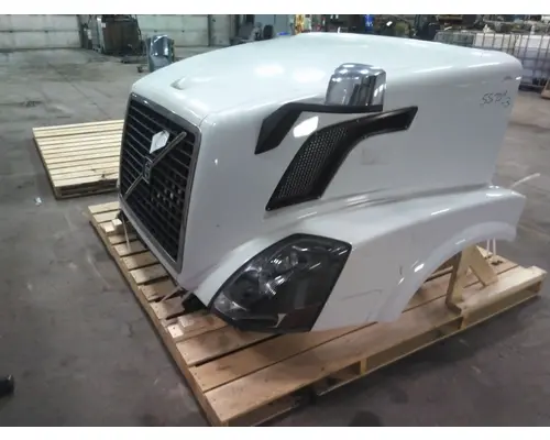 VOLVO VNL HOOD