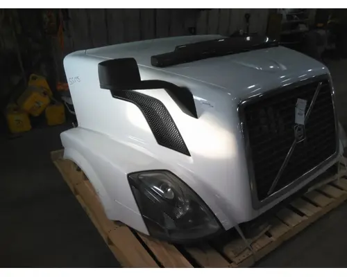 VOLVO VNL HOOD