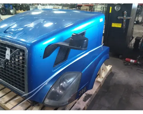 VOLVO VNL HOOD