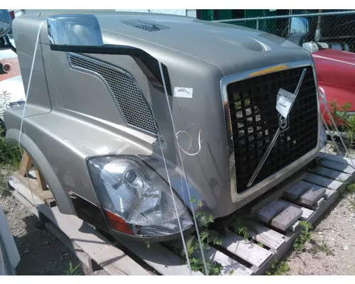 VOLVO VNL HOOD
