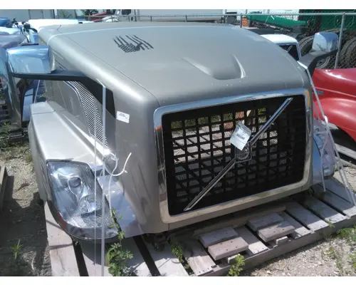 VOLVO VNL HOOD
