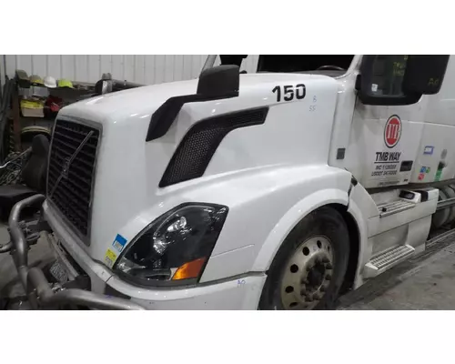 VOLVO VNL HOOD